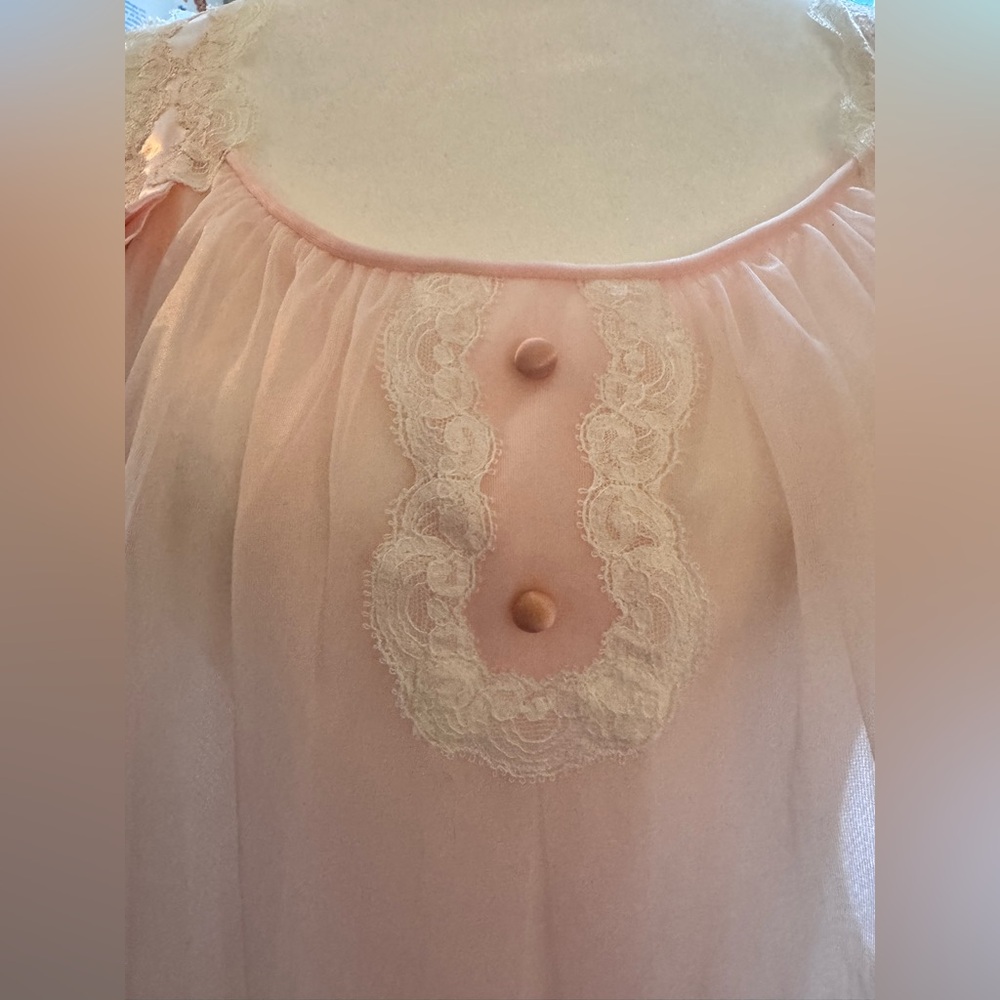 Vintage 1950s Vanity Fair Delicate Pink Nylon Chiffon & White Lace Nighty Slip - Picture 4 of 10